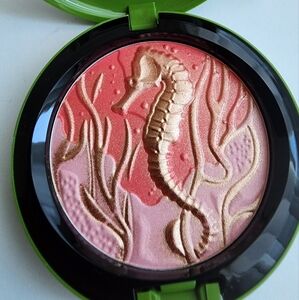 MAC LIMITED EDITION HIGHLIGHTER/BEAUTYPOWDER- MARINE LIFE